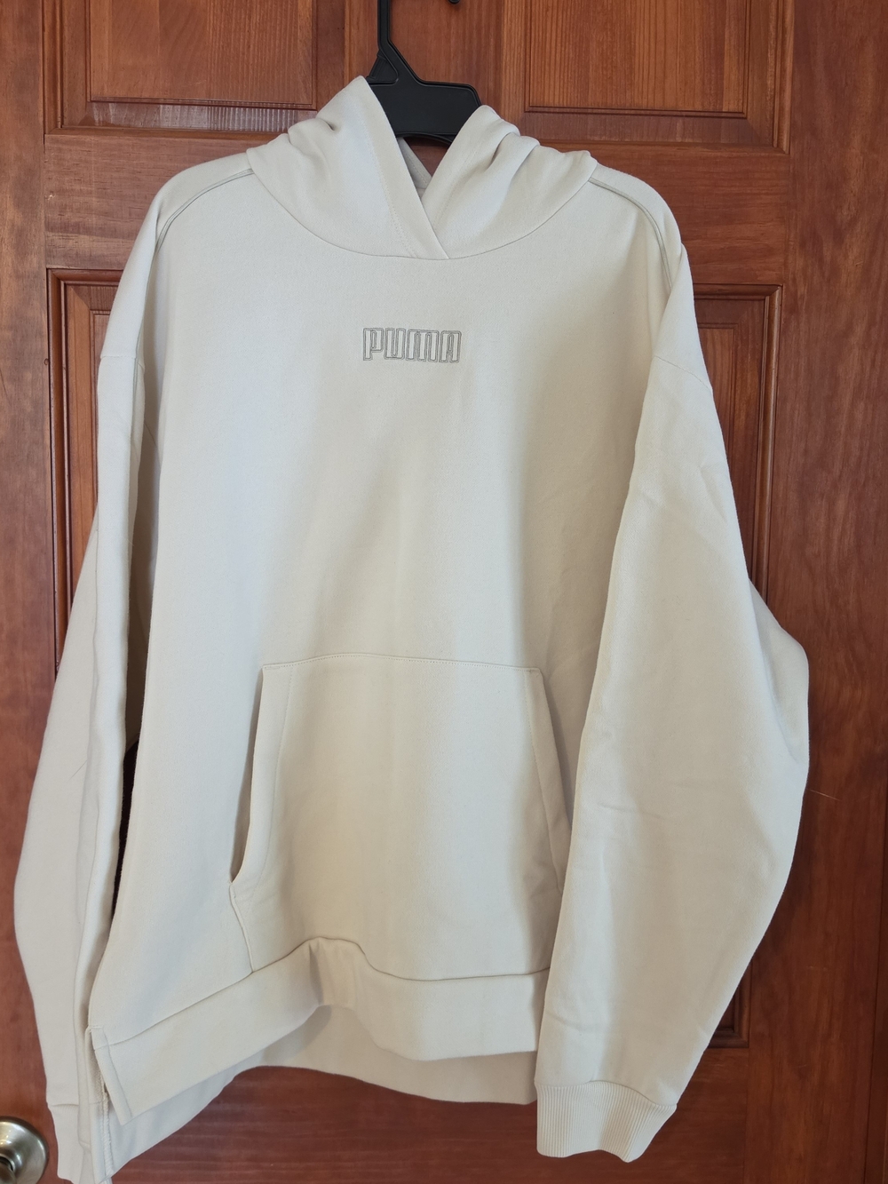 PUMA Women's Long Sleeve Fleece Pullover Hoodie with Kangaroo Pocket (Cream/M)